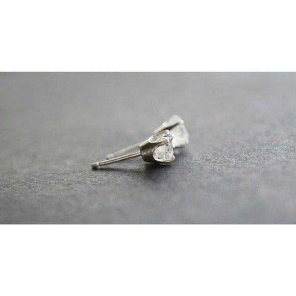 Sterling silver stud earrings, alternative diamond, uncut natural gemstones - Picture 2 of 5